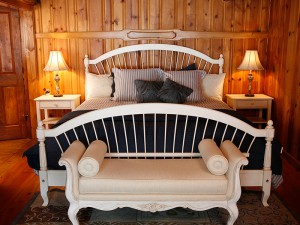 woodsview bedroom at chalet of canandaigua